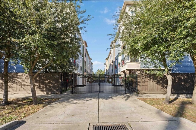 Building Photo - 609 Rutland St