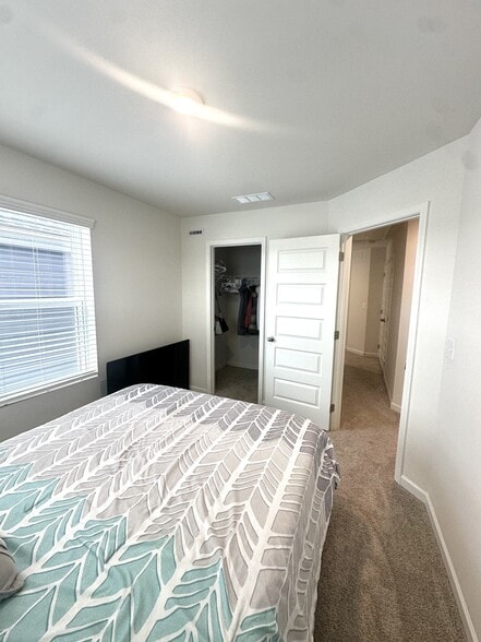 Building Photo - 5069 Dayflower Dr