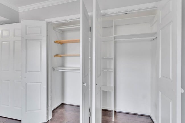 Building Photo - 2 Bedroom with Loft in Old Town North