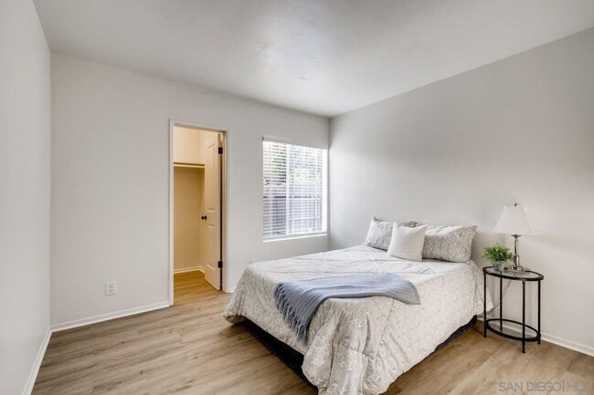 Building Photo - Upgraded 2bd/1ba Condo with Washer/Dryer in unit!