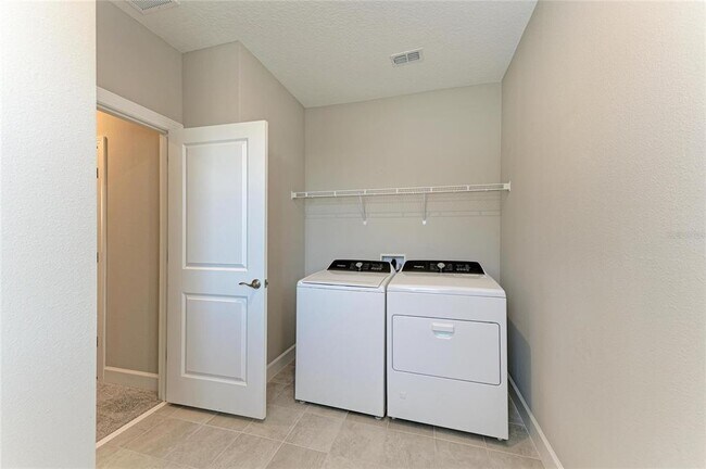 Building Photo - 13827 Green Hammock Pl