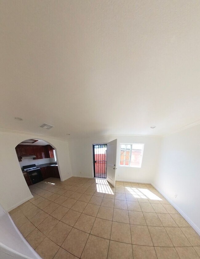 Building Photo - Willowbrook Triplex