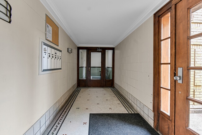 Building Photo - 5454 S Cornell Ave