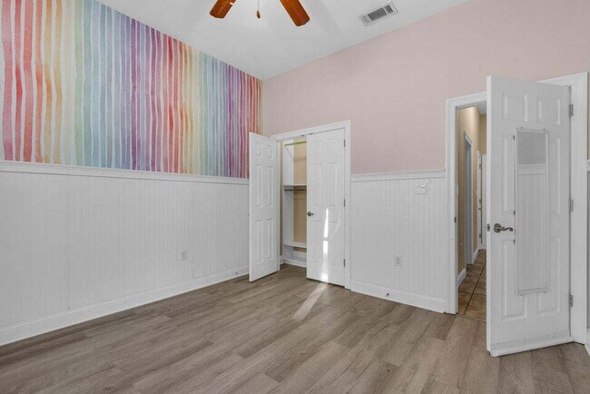 Building Photo - "Charming 3-Bed Oasis with Pool in Niceville!"