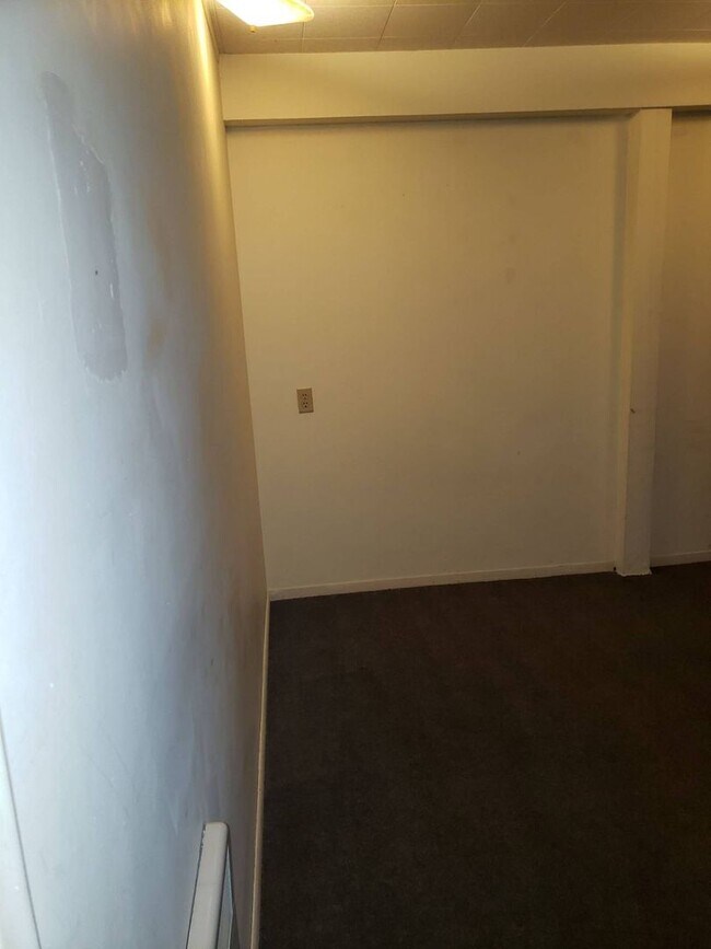 Building Photo - 1065 NE Duncan Ln