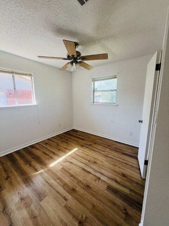 Building Photo - 840 N Windermere Dr