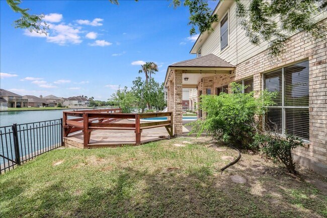 Building Photo - 7426 Lake Travis Dr