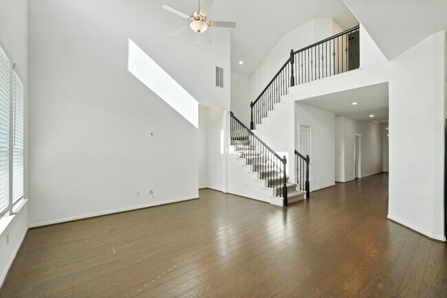 Building Photo - 1544 Devine Lake Bnd