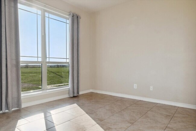 Building Photo - 2407 Thuesen Rd