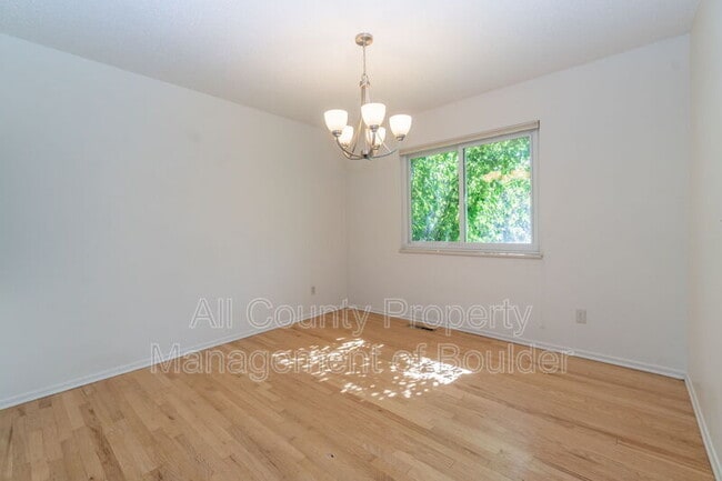 Building Photo - 1530 Ithaca Dr