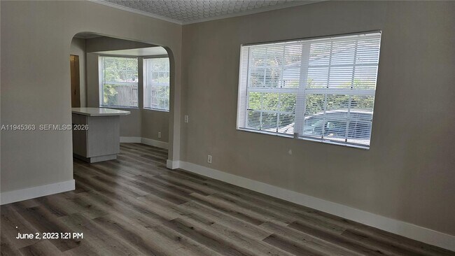 Building Photo - 626 S 28th Ave