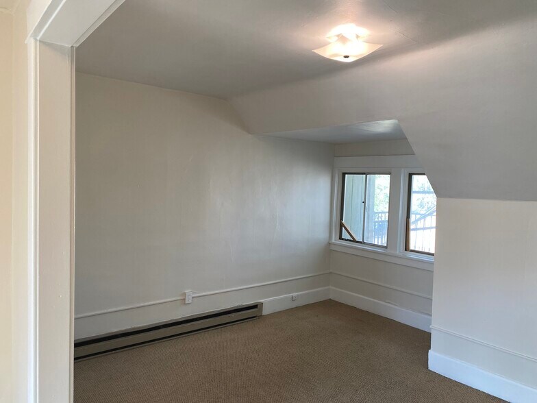 Living - 1817 W 8th Ave