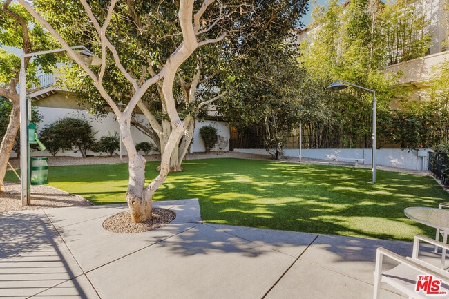 Building Photo - 1155 N La Cienega Blvd