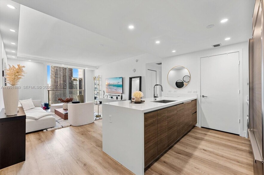 Building Photo - 1100 S Miami Ave