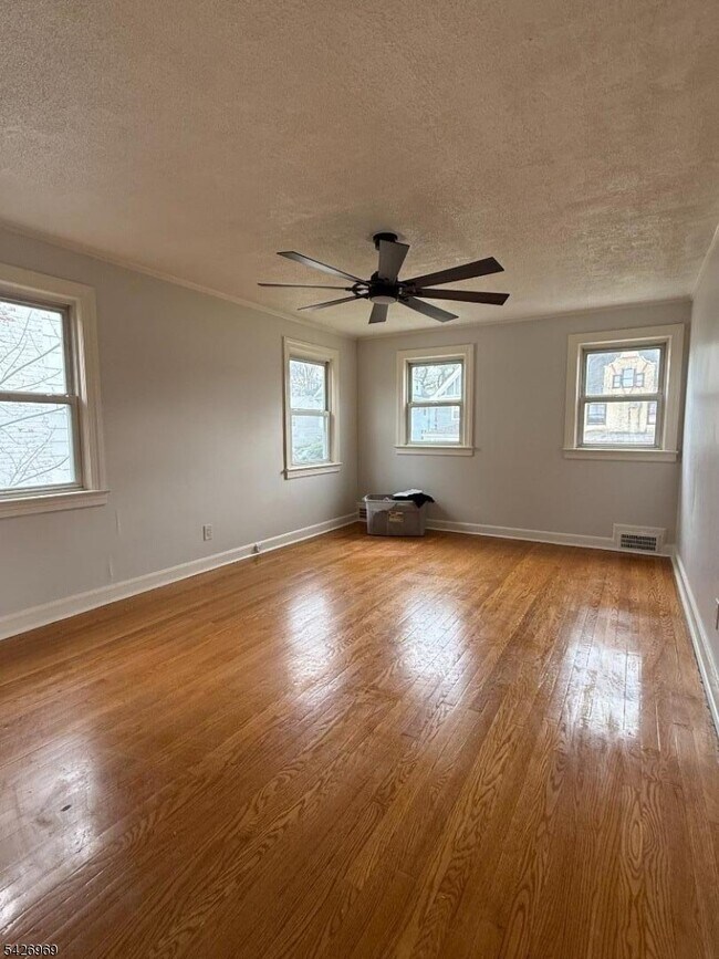 Building Photo - 271 Fuller Terrace