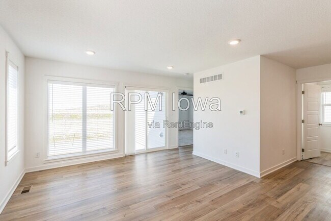 Building Photo - 1241 NW Yorktown Dr