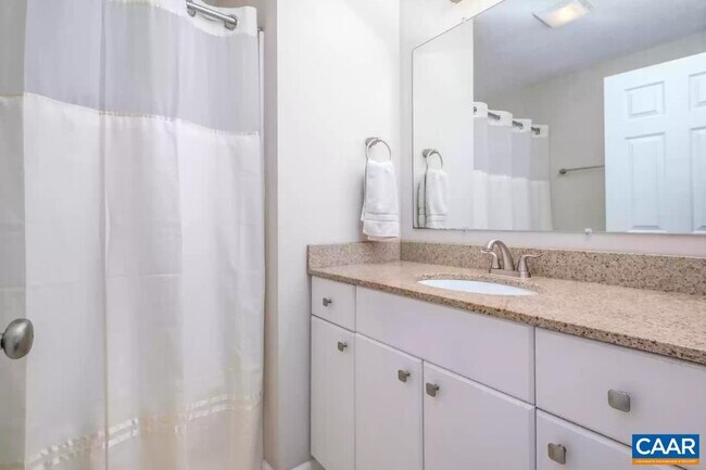 Building Photo - 3066 Crystal Spring Ln