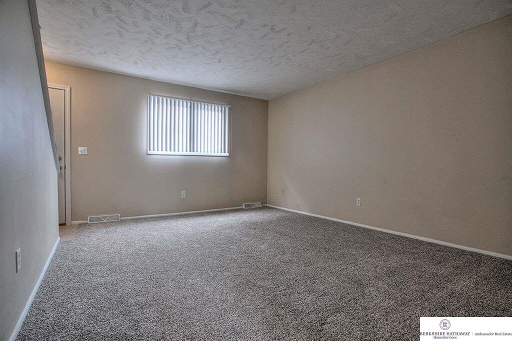 Building Photo - 1901 Winnie Dr