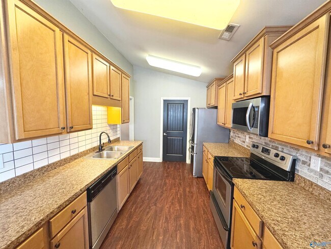 Building Photo - 105 Oak Shade Dr