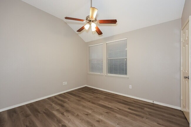 Building Photo - 430 Creekwood Ct