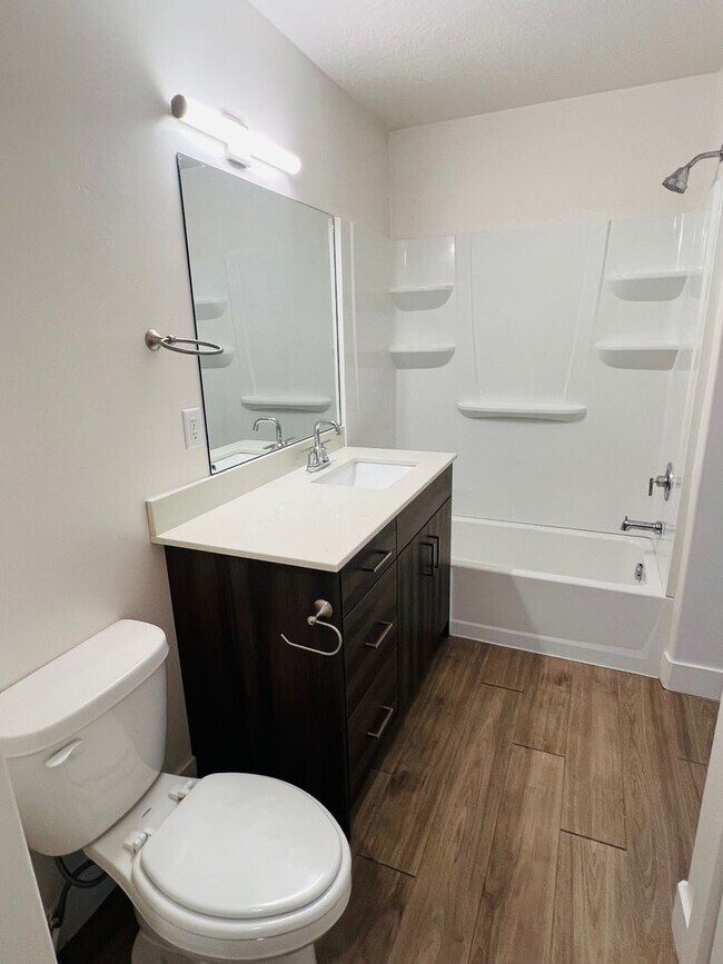 Building Photo - Beautiful new construction town home with ...