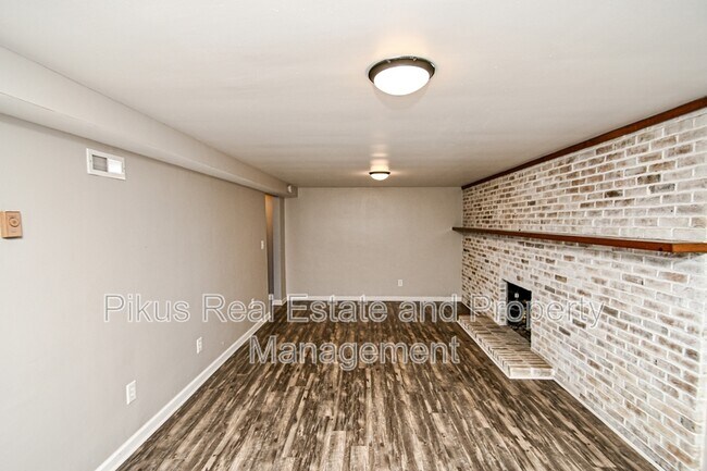 Building Photo - 1280 Linwood Ave SW