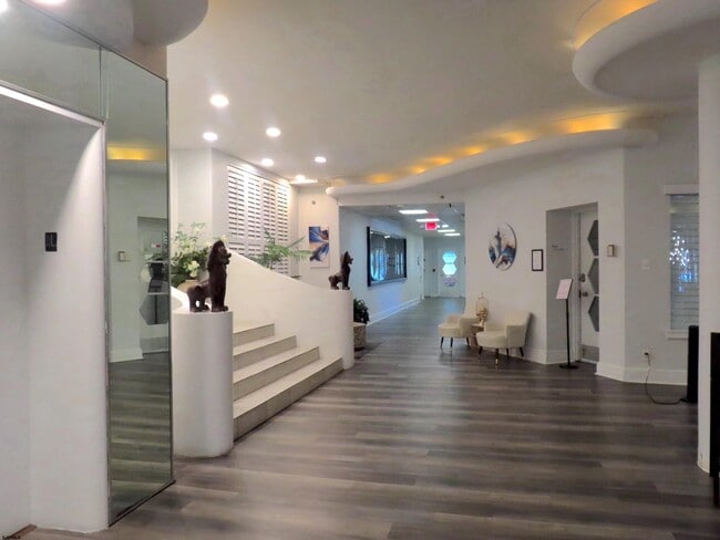 Building Photo - 101 S Raleigh Ave