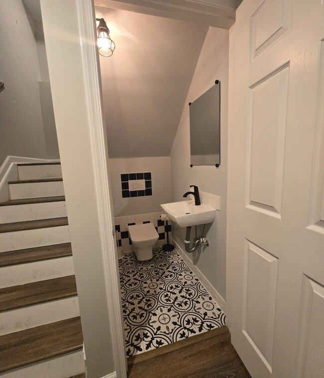 Building Photo - 7811 New Ascot Ln