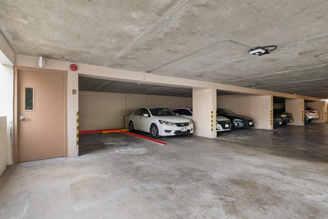 Building Photo - 1 Bed 1 Bath 1 Parking Condo in Makiki