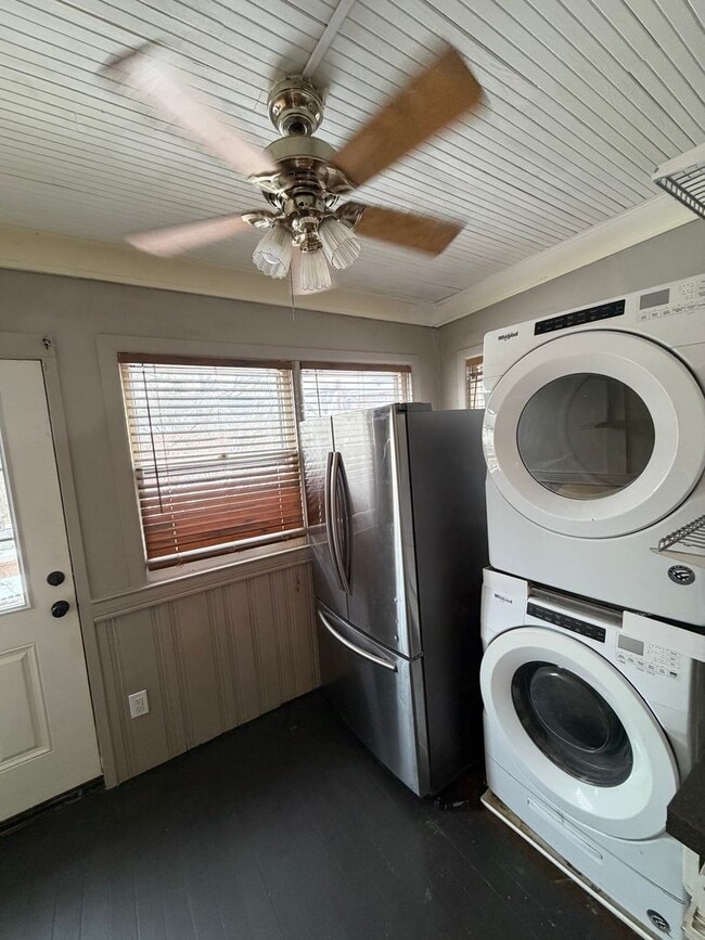 Building Photo - Gorgeous Mount Penn 4 BR/1 1/2 Bath For Rent