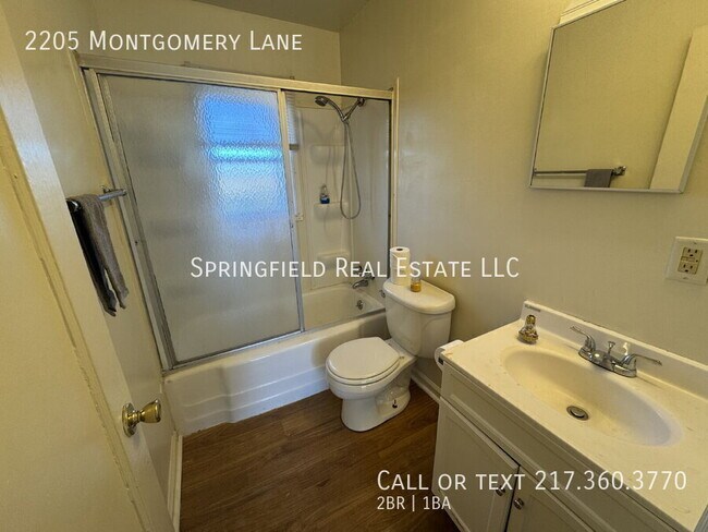 Building Photo - 2205 Montgomery Ln