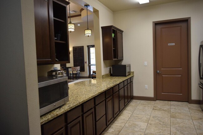 Building Photo - 4060 Dragonfly Dr