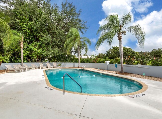Building Photo - 540 Clubside Cir