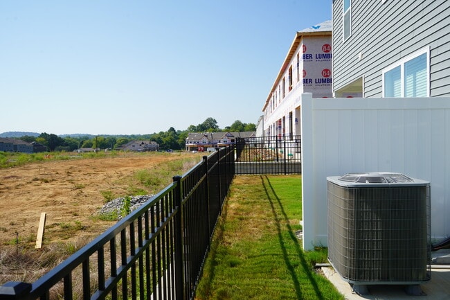 Building Photo - 1619 Manuka Ln