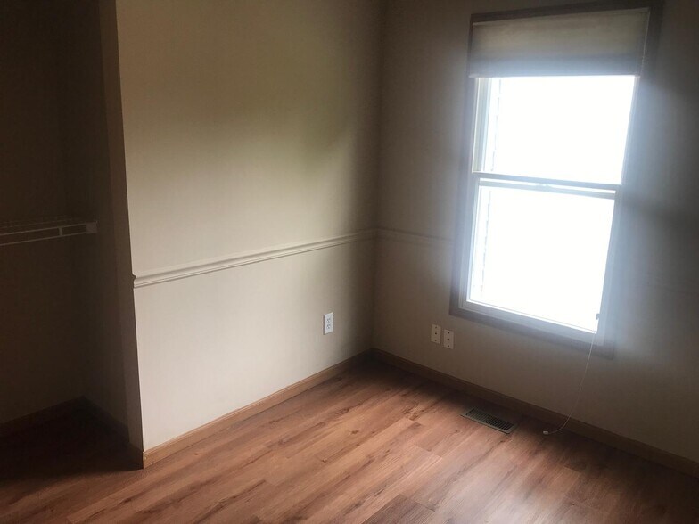 single bedroom 2 - 8453 Olenbrook Dr