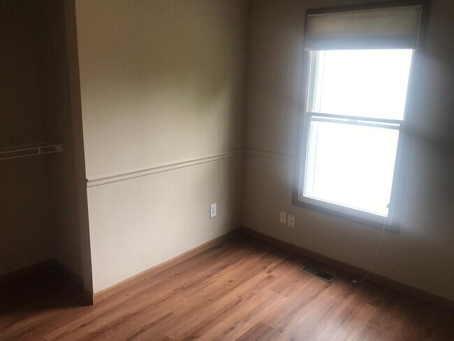 single bedroom 2 - 8453 Olenbrook Dr