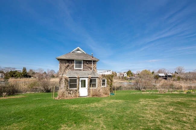 Building Photo - 24 Bay Ln