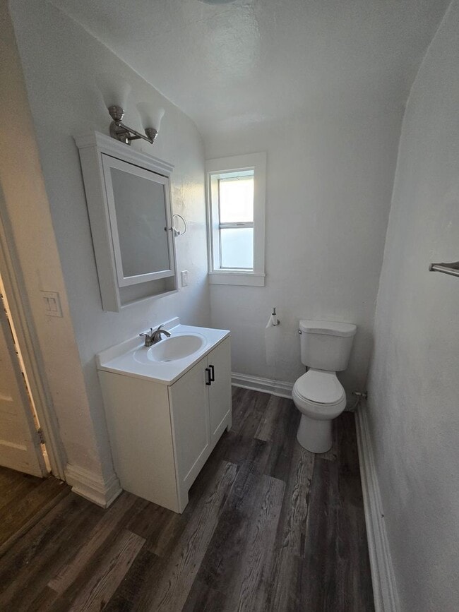 Building Photo - Downtown Studio Apartment