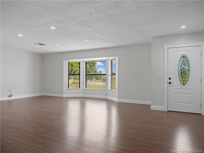 Building Photo - 2468 N W Everglades Blvd