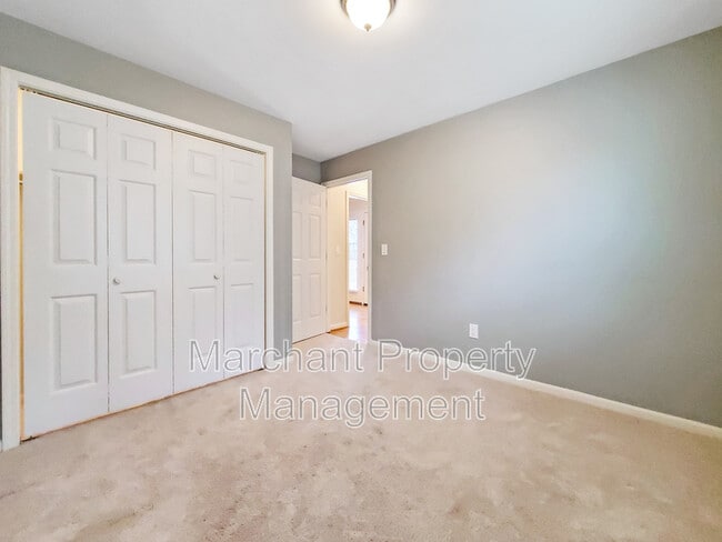 Building Photo - 117 Charmar Way