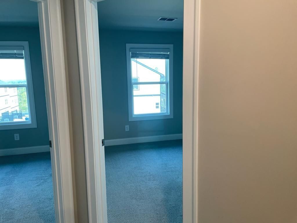 Building Photo - 1112 Knoxboro Ln