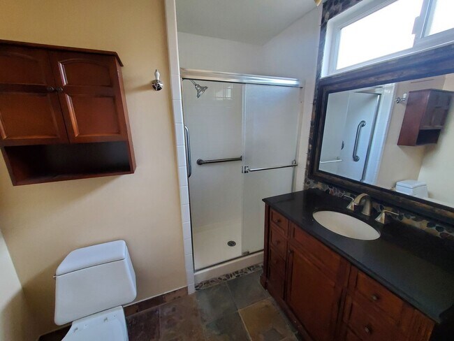 Building Photo - Wonderful Mid Century Home available for lease