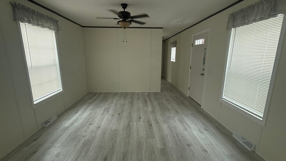 Building Photo - 11 Starling Ln