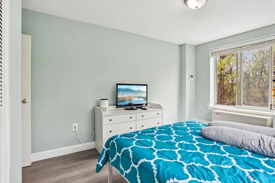 second bedroom - 4100 W St NW