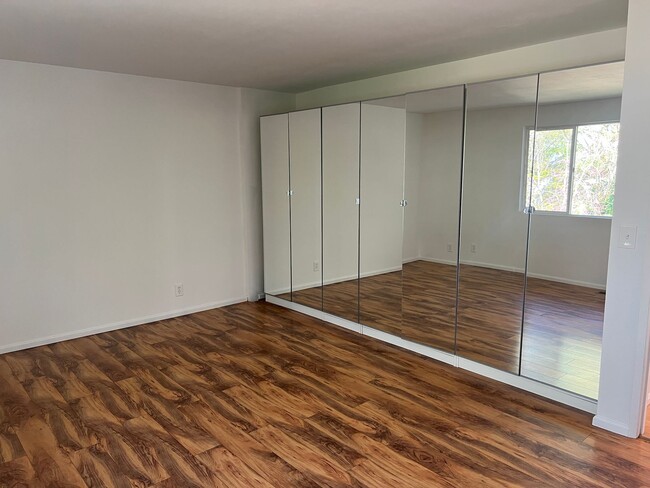 Building Photo - 4bd/2.75ba Bellevue Home