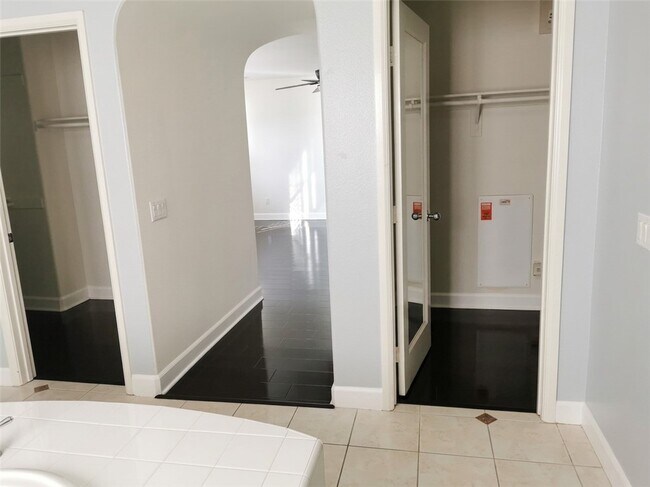 Building Photo - 1318 Swan Loop S