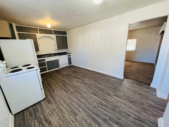 Building Photo - 3 bed 1 bath