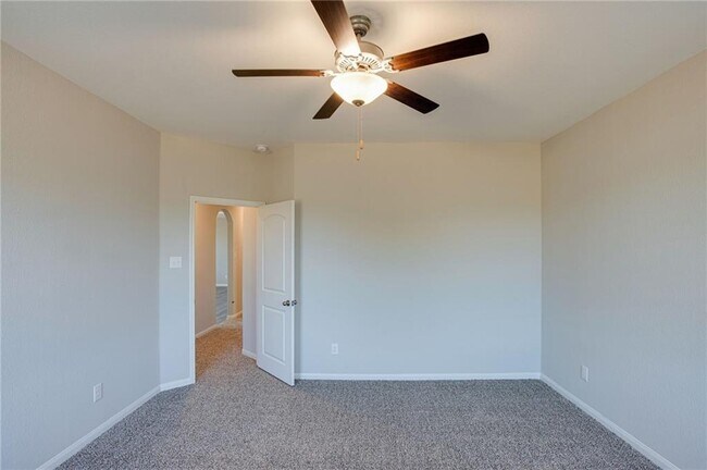 Building Photo - 520 Republic Dr