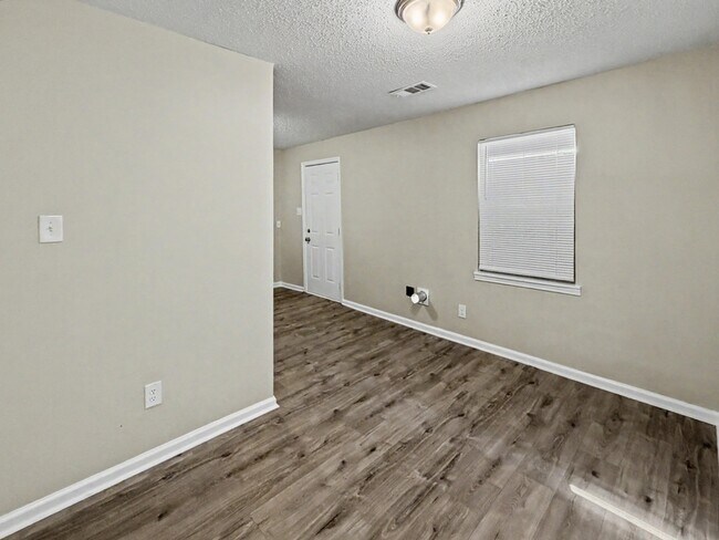 Building Photo - 4551 Sunny View Dr