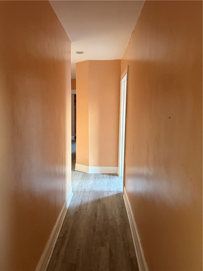 Building Photo - 106 W 2nd St